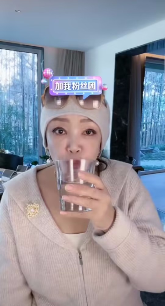 被感染的张兰新冠肺炎依然坚持直播,分享症状,全身酸痛,全员中招